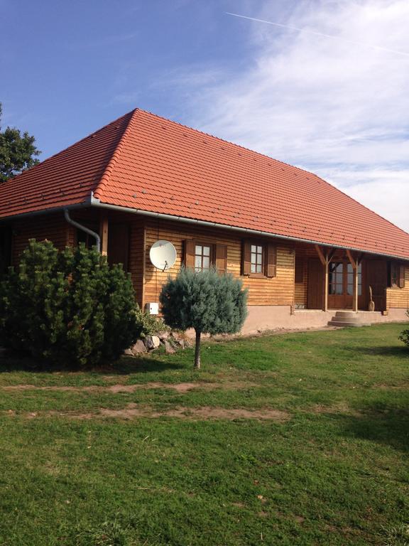 Apartamento Mézesfészer apartman Cserkút Exterior foto